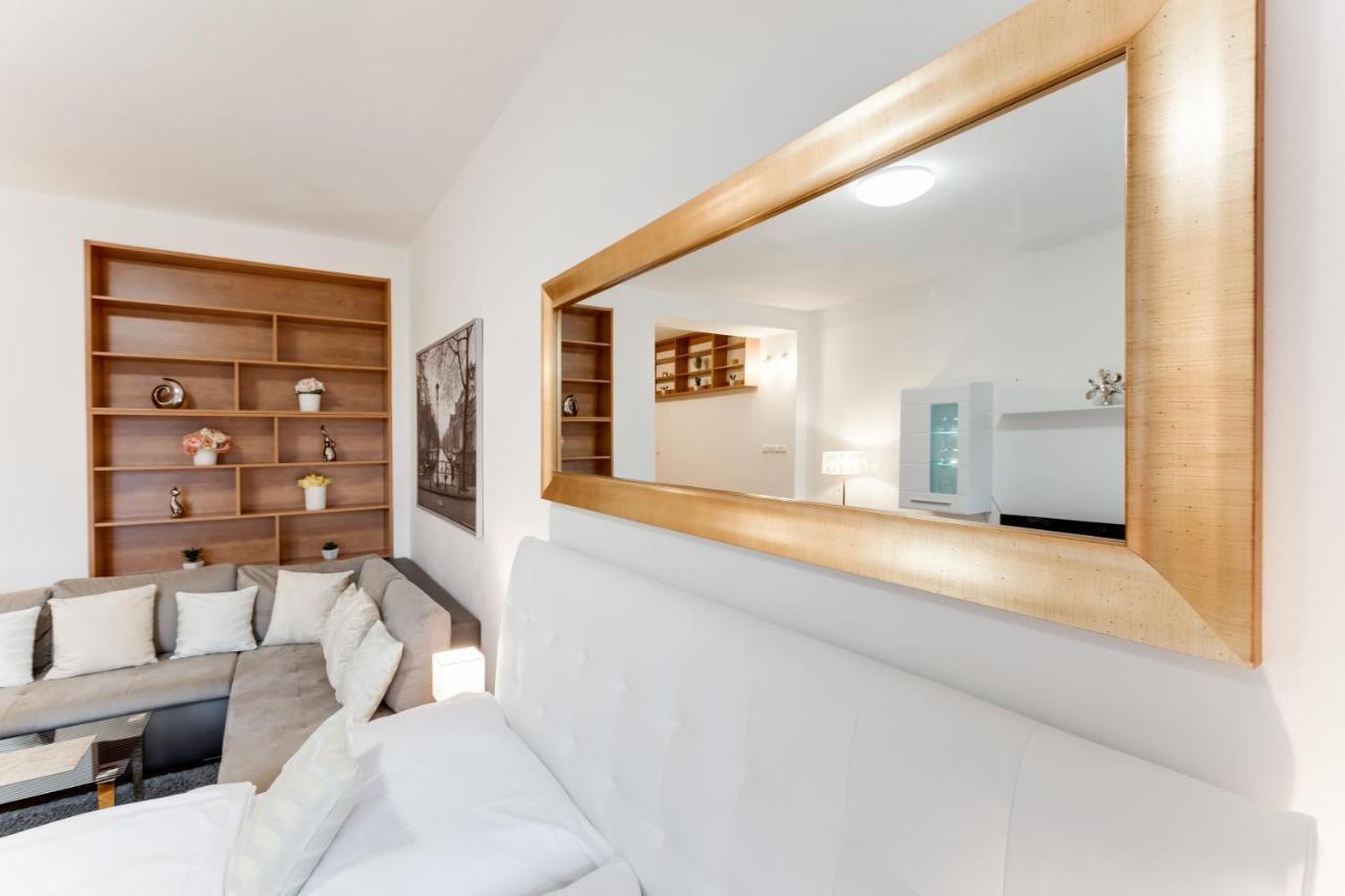 Exclusive Riverside Apartment In The Heart Of براغ المظهر الخارجي الصورة