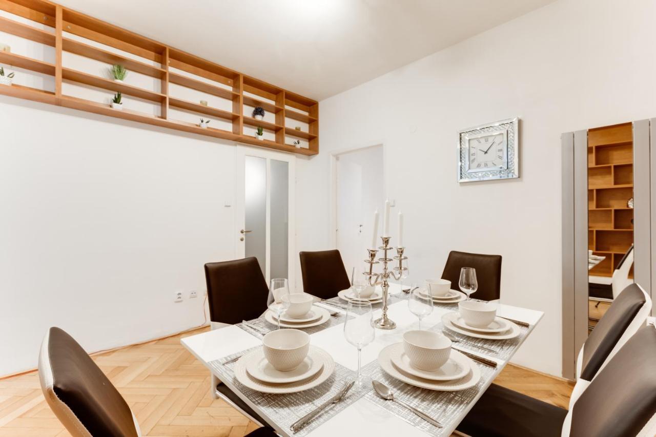 Exclusive Riverside Apartment In The Heart Of براغ المظهر الخارجي الصورة